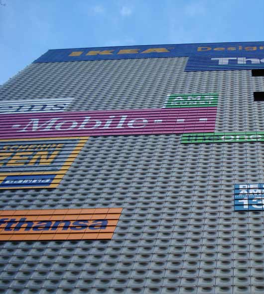 artvertising milliondollarhomepage becomes physical detail