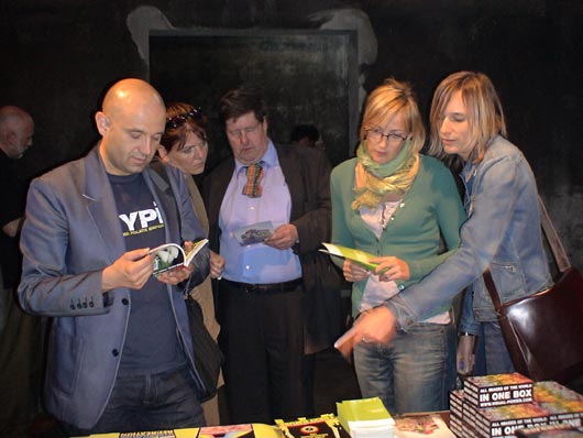 Architect Jurgen Mayer H. (standing left) 