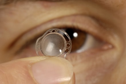 10-3-07-artificial_cornea.jpg