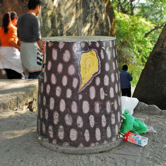 treetrunk trashcan