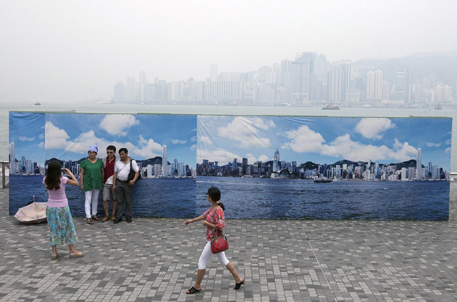 Hong Kong Says "Cheese" to Pollution