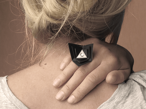 A Jewel That Stops You From Checking Your Phone