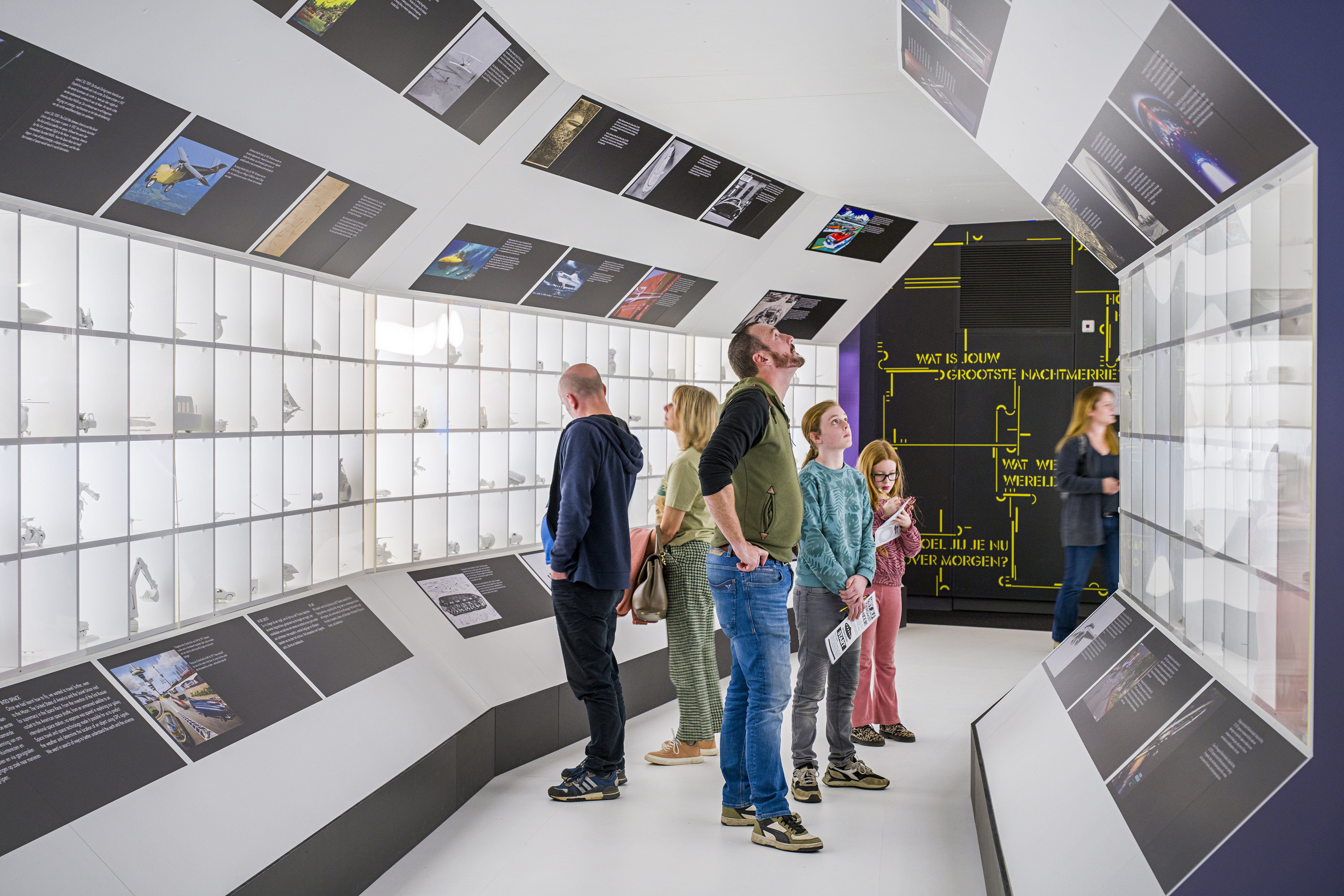 Next Nature Museum, Retrofuture tunnel gezin